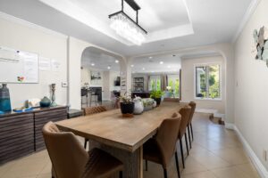 Dining-room-at-Montare-on-the-Hills-behavioral-health-center-near-Los-Angeles-California