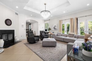 Living-room-at-our-mental-health-treatment-center-in-Studio-City-California-1